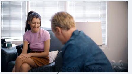 Jeune femme bandante baiser par un vieux Young girl fucked hard by her step father
